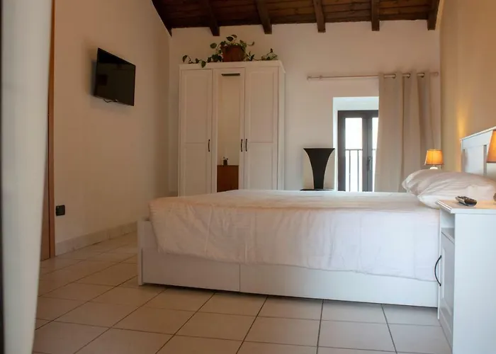 Nicolaus سيستو كالينْدي